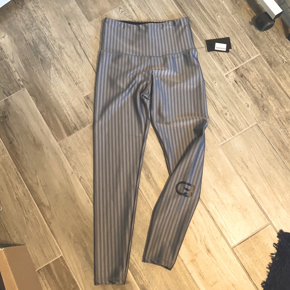 CycleBar Strut This Teagan Ankle Legging Silver Satin NWT